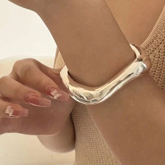 Silver Toned Women's Abstract Asymmetrical Open Bangle Top Rated! - Picture 4 of 6